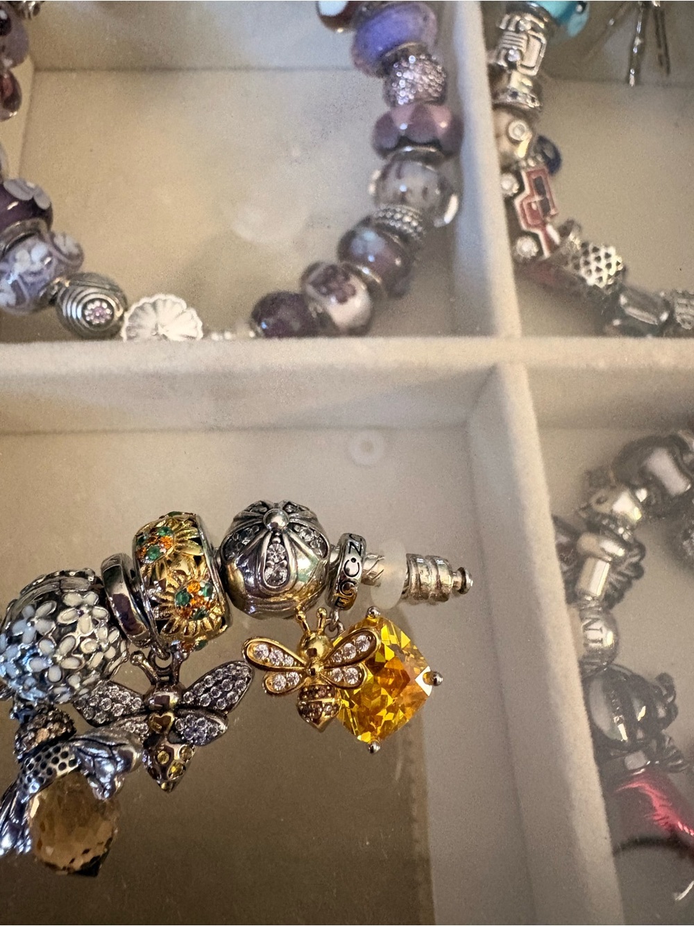Pandora daisy and bee themed bracelet - Picture 3 of 9